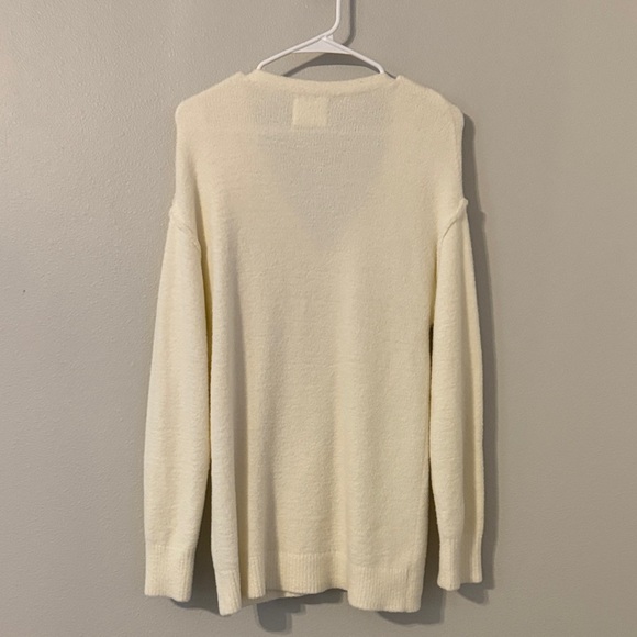 STYLUS Oversized Women's Soft Cream V-Neck Sweater - Picture 5 of 5
